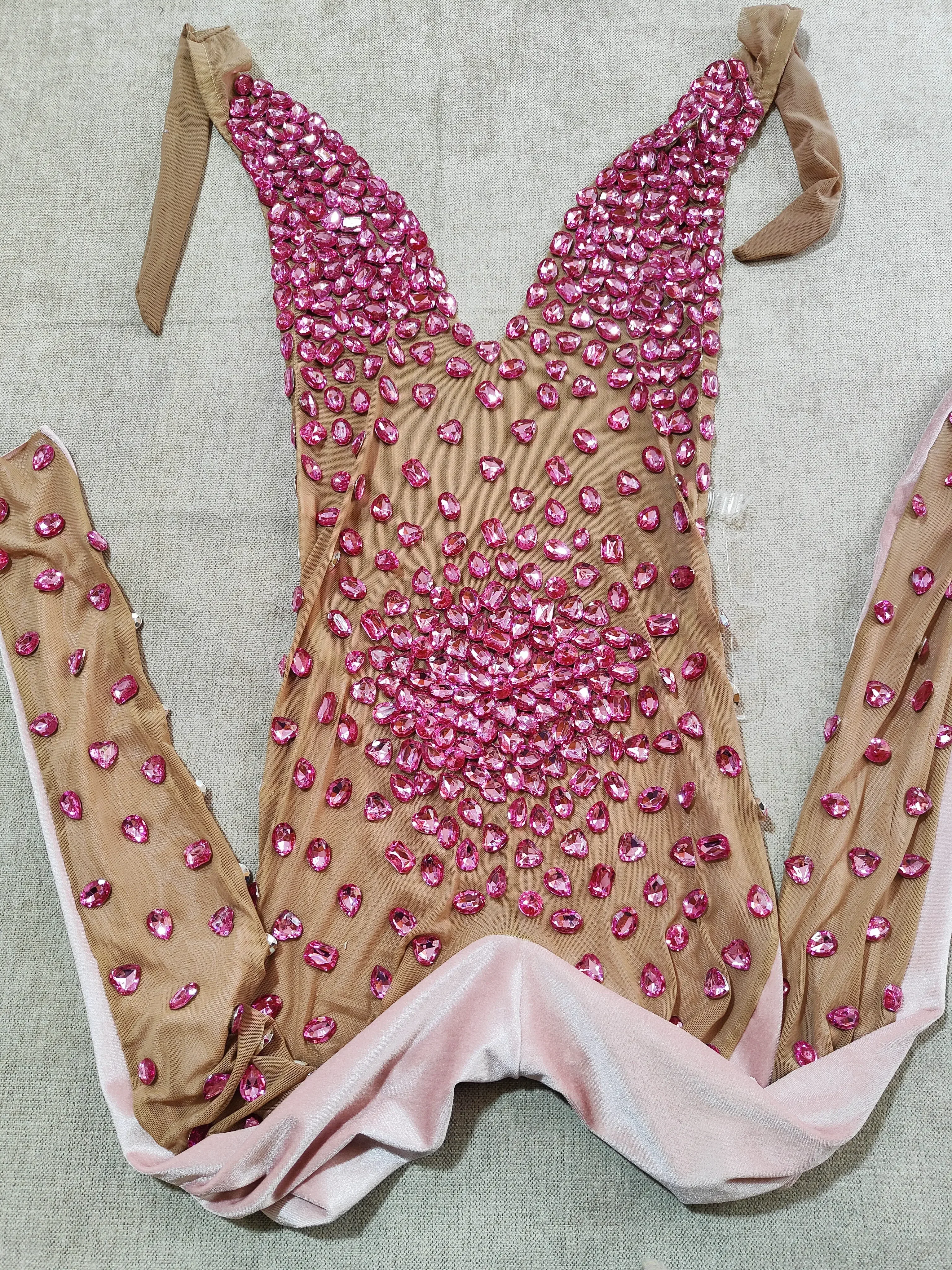 จั๊มสูทลายหินขนาดใหญ่สุดเซ็กซี่ชุดหมีผ้าโปร่งผ้ากำมะหยี่ชุดหมีไนท์คลับชุดบอดี้สูทคอสตูมวันเกิดงานพรอมบอดี้สูทแขนกุด