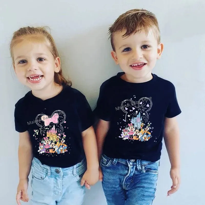 Disney Castle Mickey Minnie Print Family Matching Shirts Funny Look Dad Mom Kids Tees Tops First Disneyland Trip Outfits