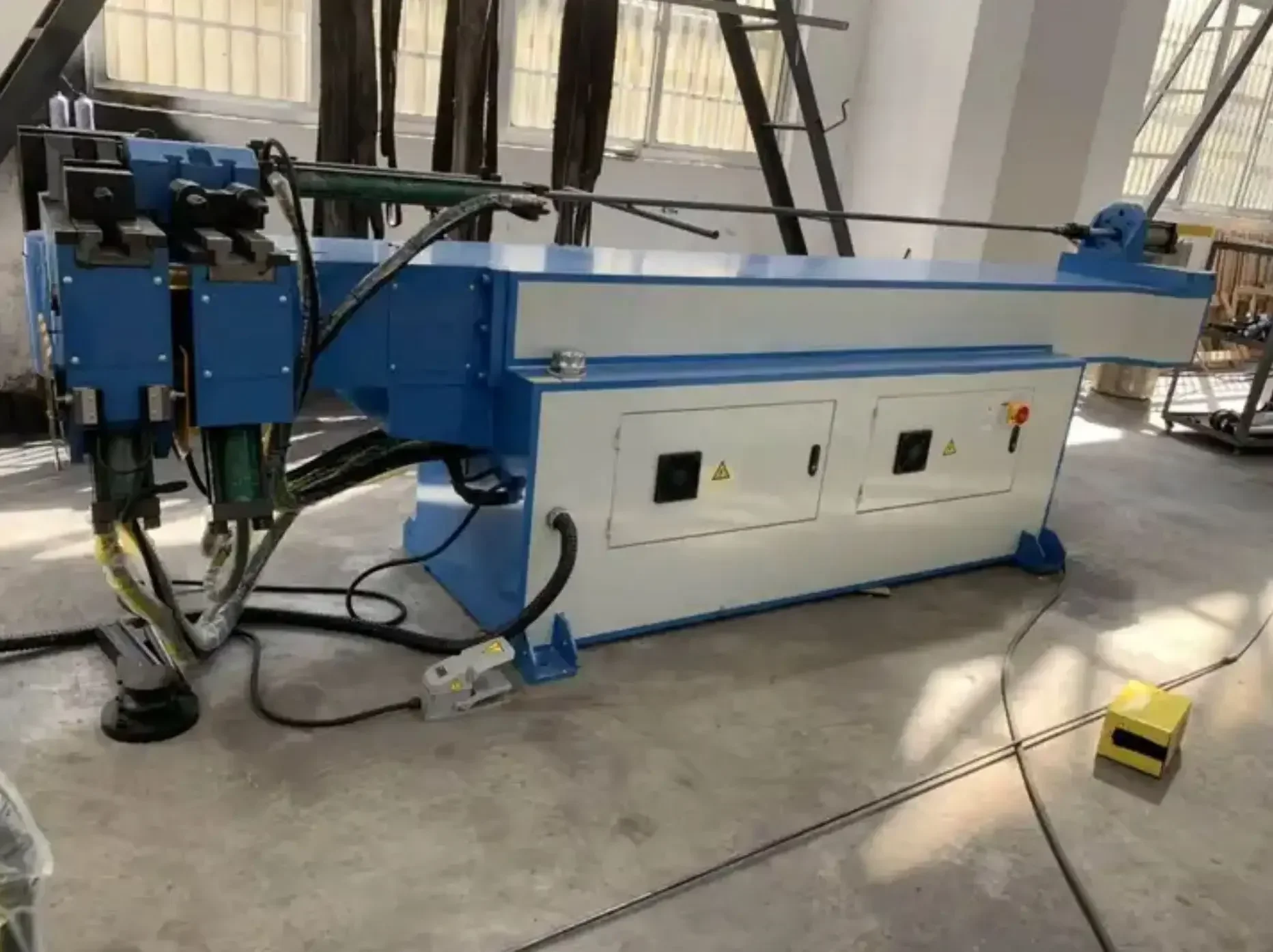 آلة ثني الأنابيب والأنابيب المعدنية الهيدروليكية اليدوية متعددة الوظائف عالية الدقة Dobladora De Tubos