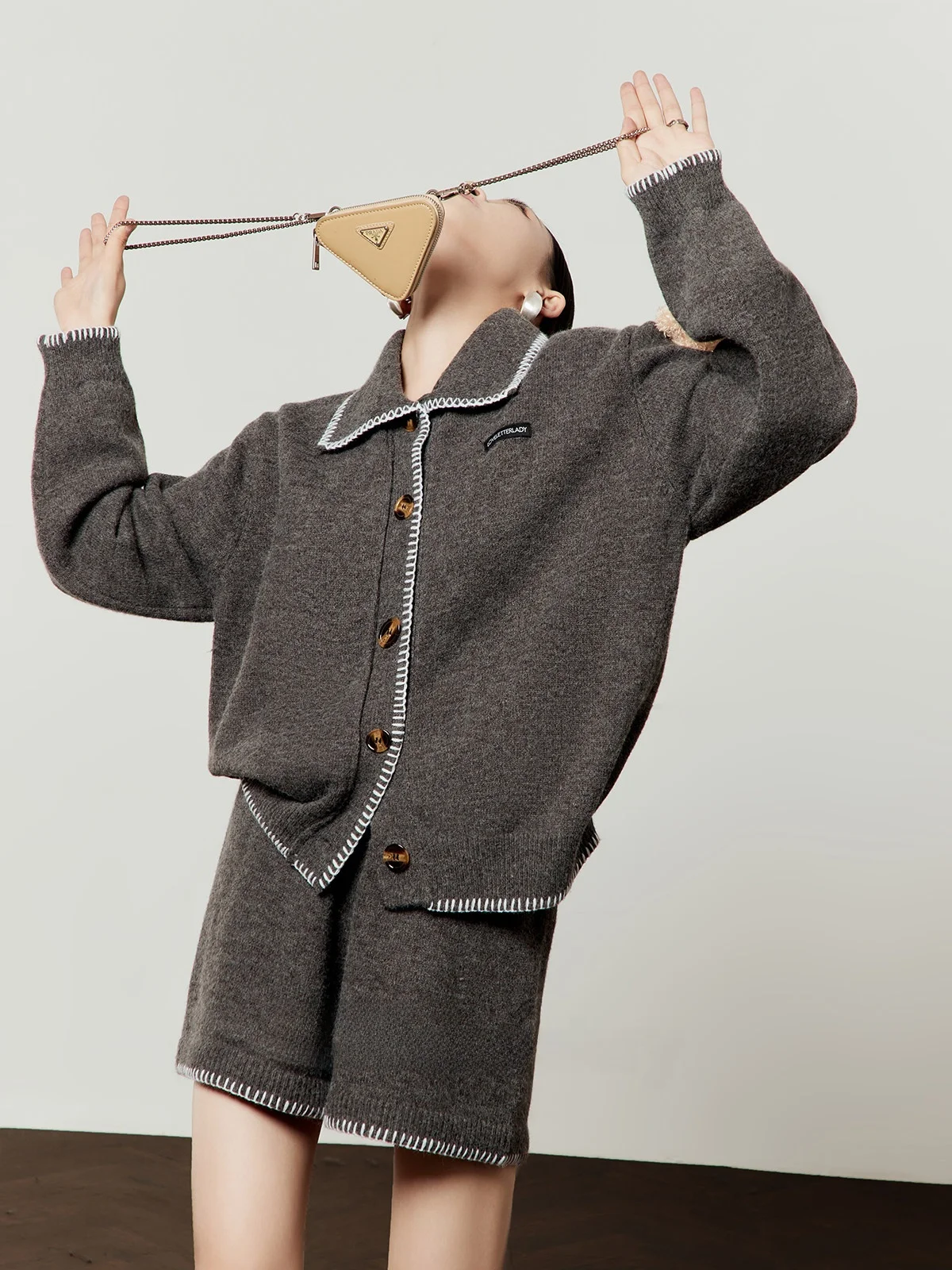 

Вязаный комплект для женщин: новинка Весна 2026 – топ с отложным воротником и шорты, модный повседневный костюм-двойка для взрослых