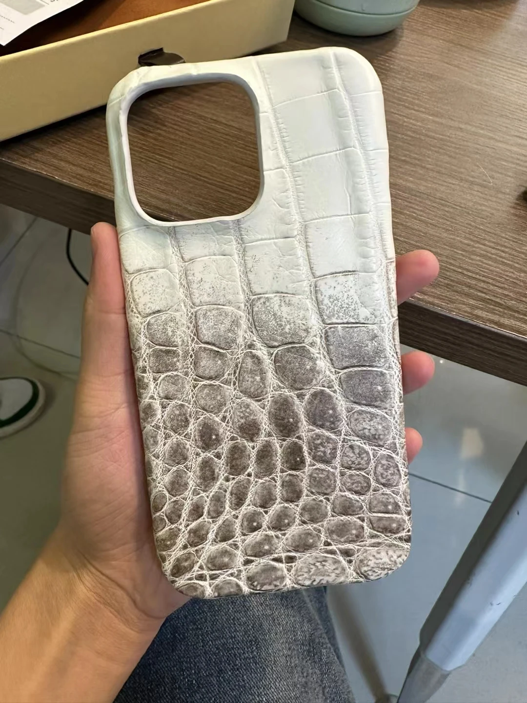 

Natural Himalayan Real Genuine Leather Crocodile Skin Back Cover Phone Case For iPhone 15 Pro Max Plus iPhone15.