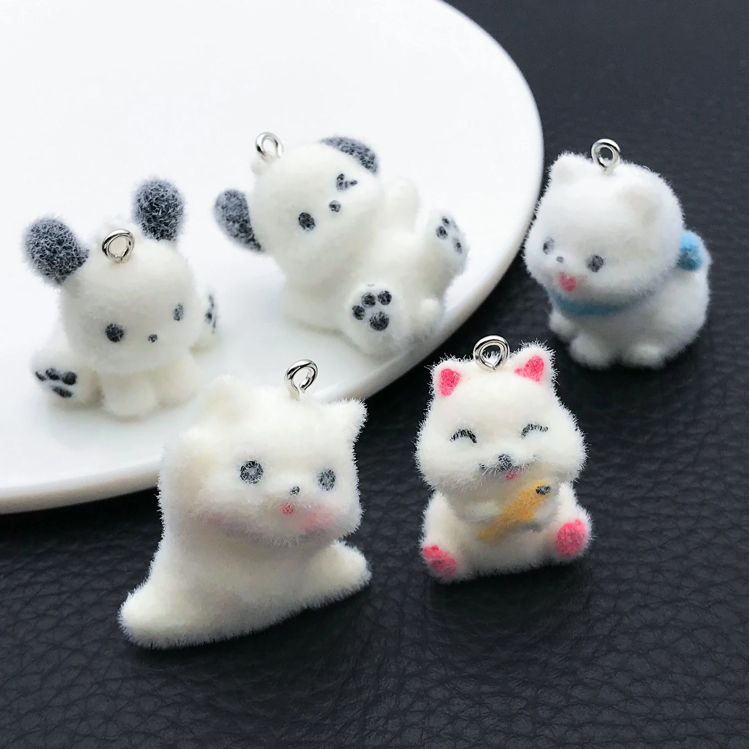 【2/5pcs】 Flocked 3D Dog Pendant - Cute Plush Keychain for DIY Phone Straps, Bag Charms & Car Accessories