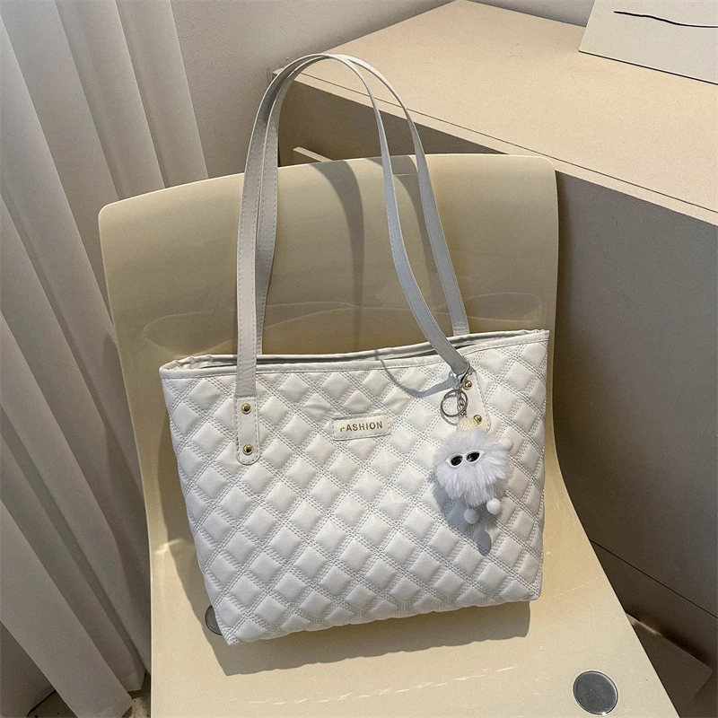 Women Quilted Tote Bag Large Capacity PU Solid Color Shoulder Bag With Pendant Fashion Shoulder Bag Square Single Shoulder Bag