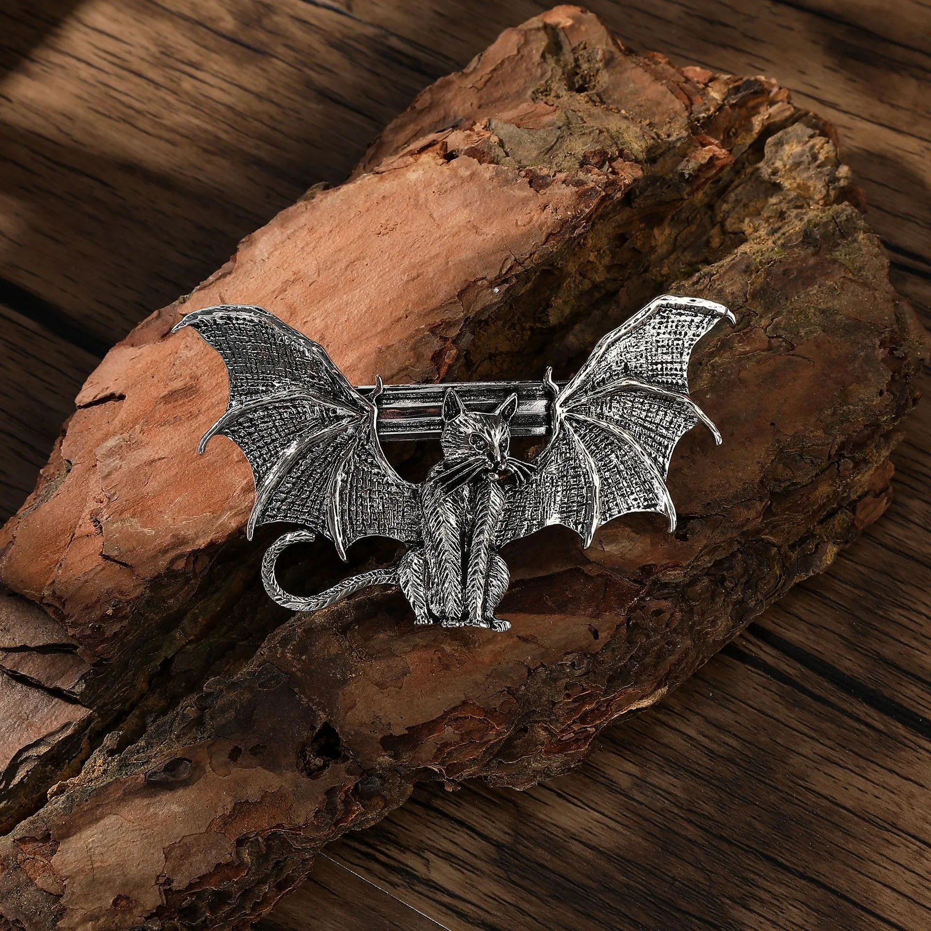 1pc Gothic Winged Cat Hair Clips Mythical Bat Winged Kitten Design Perfect for Goth Outfits Fantasy Cosplay Hair Accessories view 4