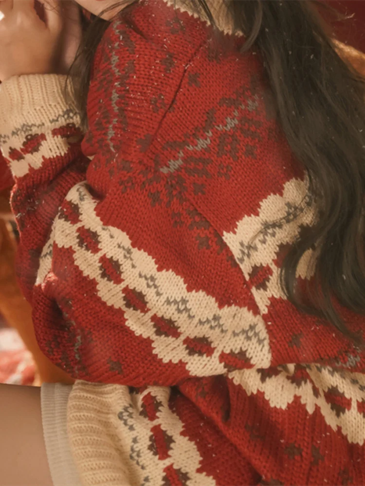 سترة حمراء محبوكة فضفاضة للنساء، ملابس شتوية عصرية كاجوال على الطراز الكوري مع زهور، ماركة لينغ، ملابس داخلية جديدة للعام الجديد