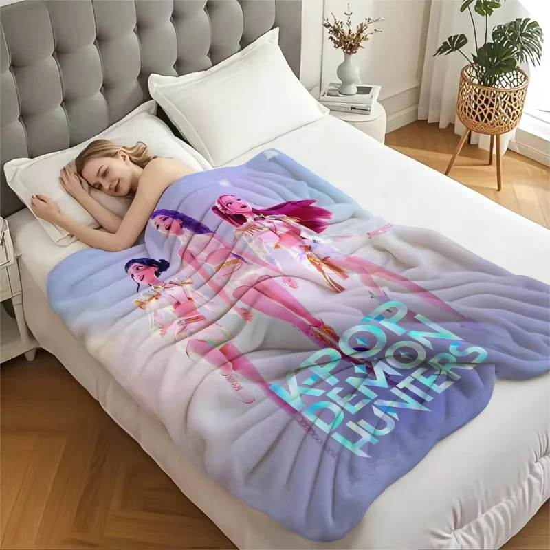 ผ้าห่มลาย KPop Demon Hunters ผ้าฟลานเนล ผ้าห่มนุ่มสบาย พิมพ์ลายรูมิ มิรา โซอี้ ใช้ได้กับรถยนต์ แคมป์ปิ้ง โซฟา ผ้าห่มอเนกประสงค์สำหรับเดินทาง ของขวัญคริสต์มาส