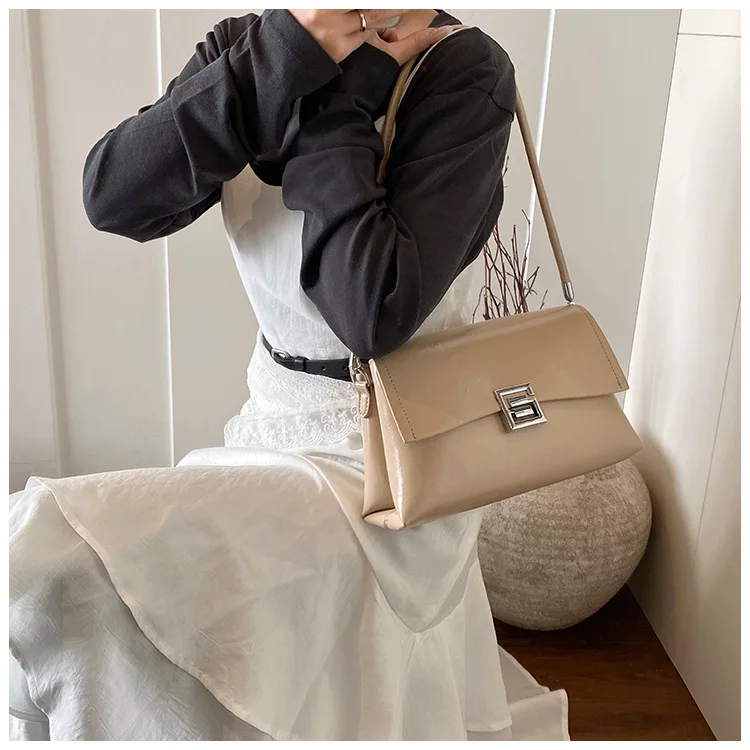 

Large Capacity Women's Crossbody Bag 2025, Vintage Style Waxed Leather Shoulder Purse, Multi-Pocket Commuter Tote for Travel