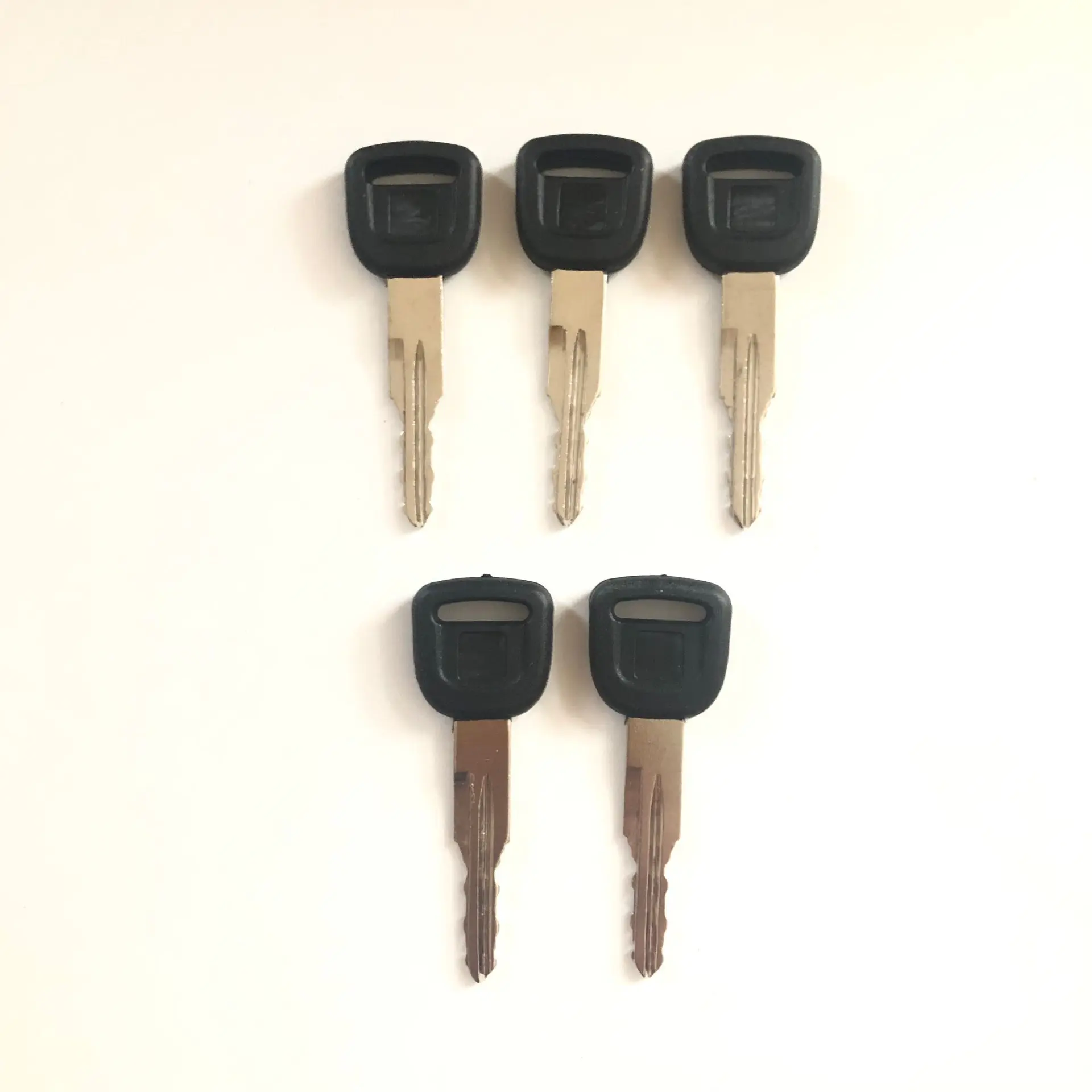 

5PCS 81840 Key 894 Key T0270-81820 for Kubota Tractor L5030GST L5240HSTC L5460HSTC L6060HSTC B3000HSDC