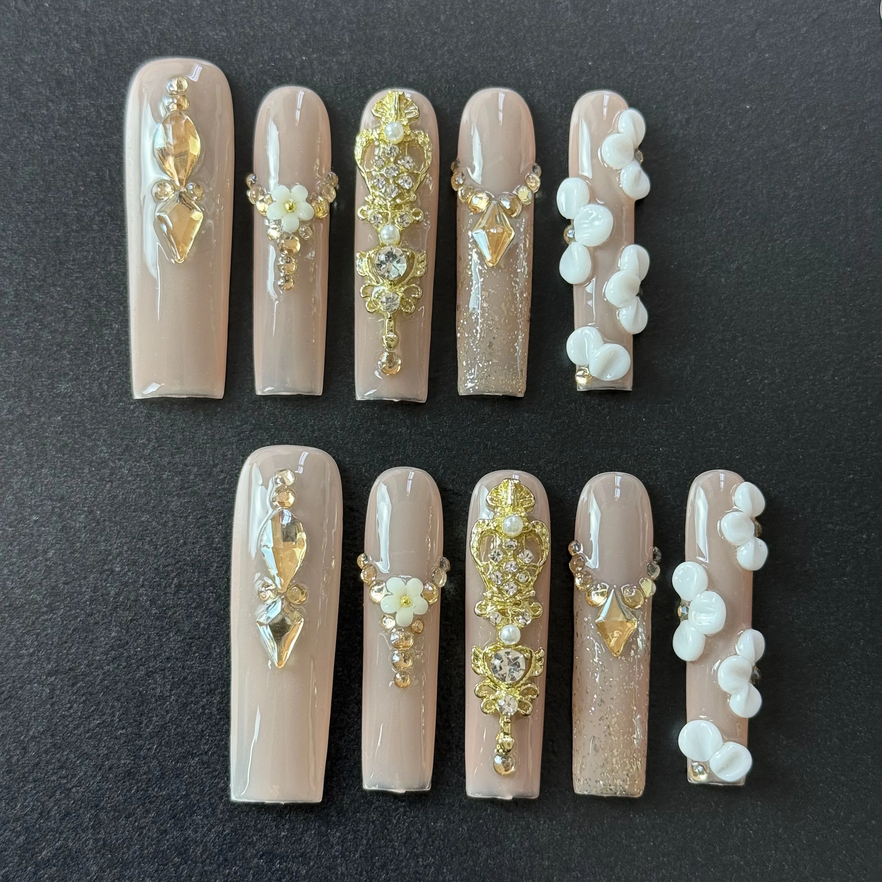 

10pcs high-end High-end old money style, hand-painted three-dimensional carvings, dazzling bright stone diamonds handmade fake