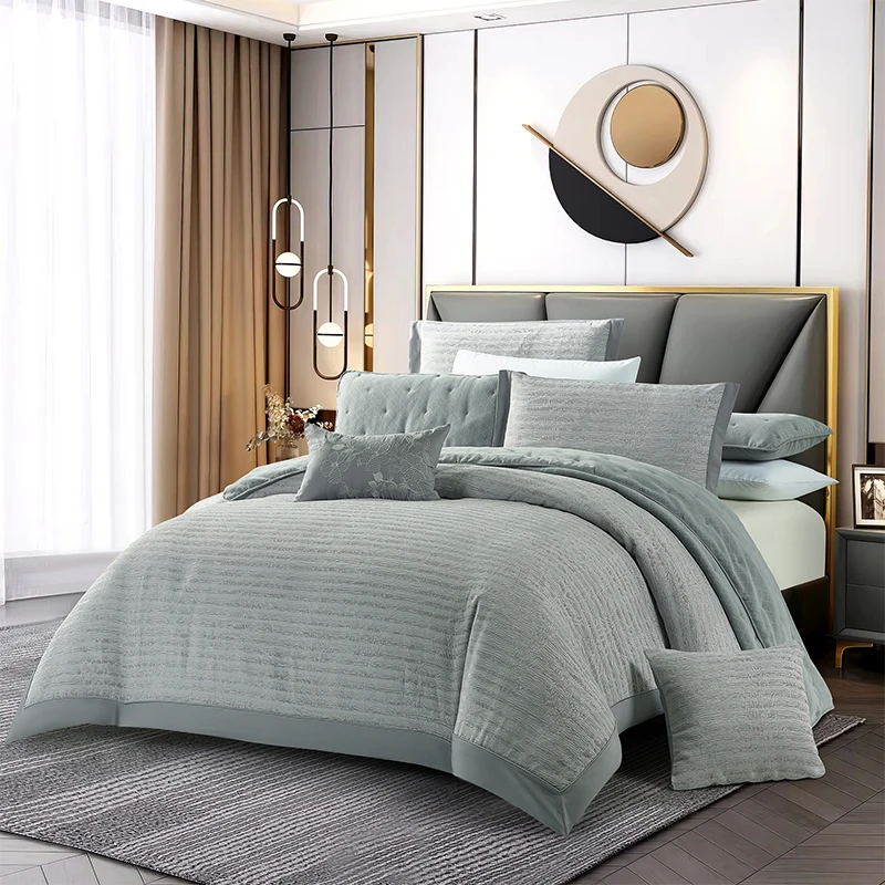 

Luxury Designer 8pcs Bedding Sets Customized Jacquard Comforter for All Home Textiles New Arrival