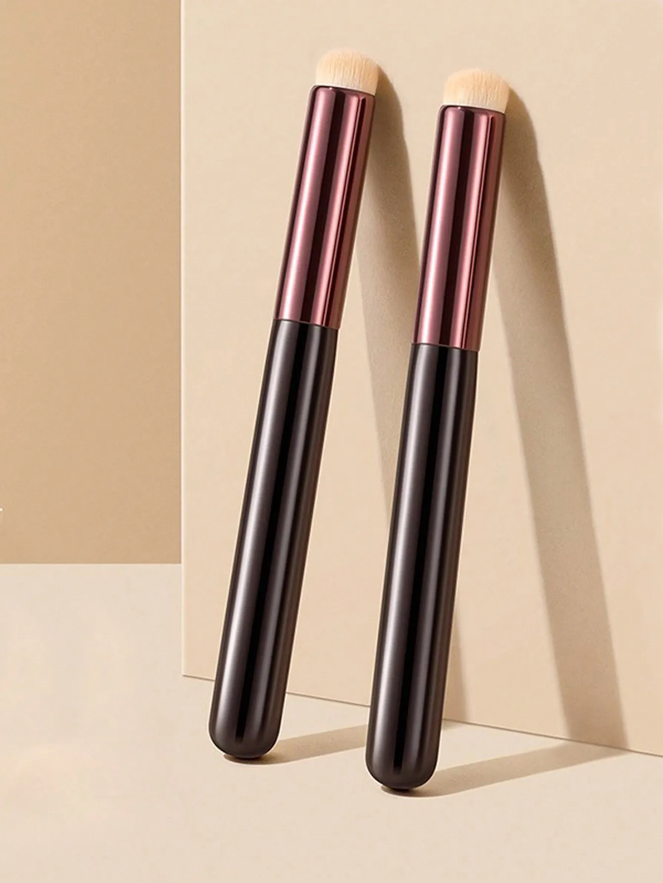 فرشاة شفاه مستديرة محمولة مناسبة لمزج أحمر الشفاه غير اللامع ، إخفاء المكياج ، 2 ، لكل مجموعة