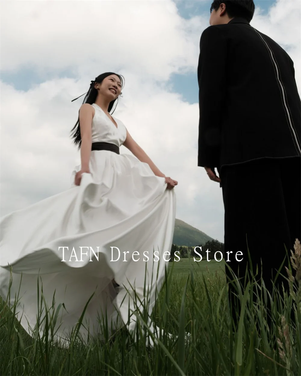 TAFN Korea Simple Wedding Dresses White V-Neck Sleeveless A-line Wedding Reception Dresses Modern 피로연드레스 Bridal Gown