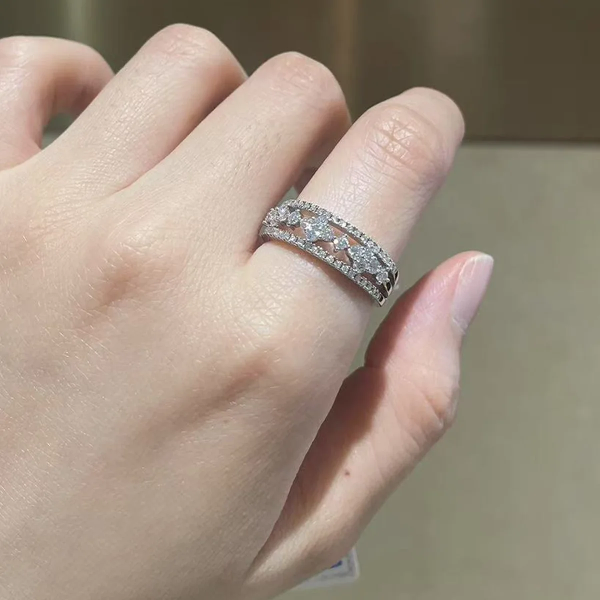S925 Sterling Silver Ring Crown Moissanite 925 Silver Ring Women's Flower Shaped Women's Moissanite Ring Suitable for Anniversary Parties and Special Occasions, gorgeous Ring