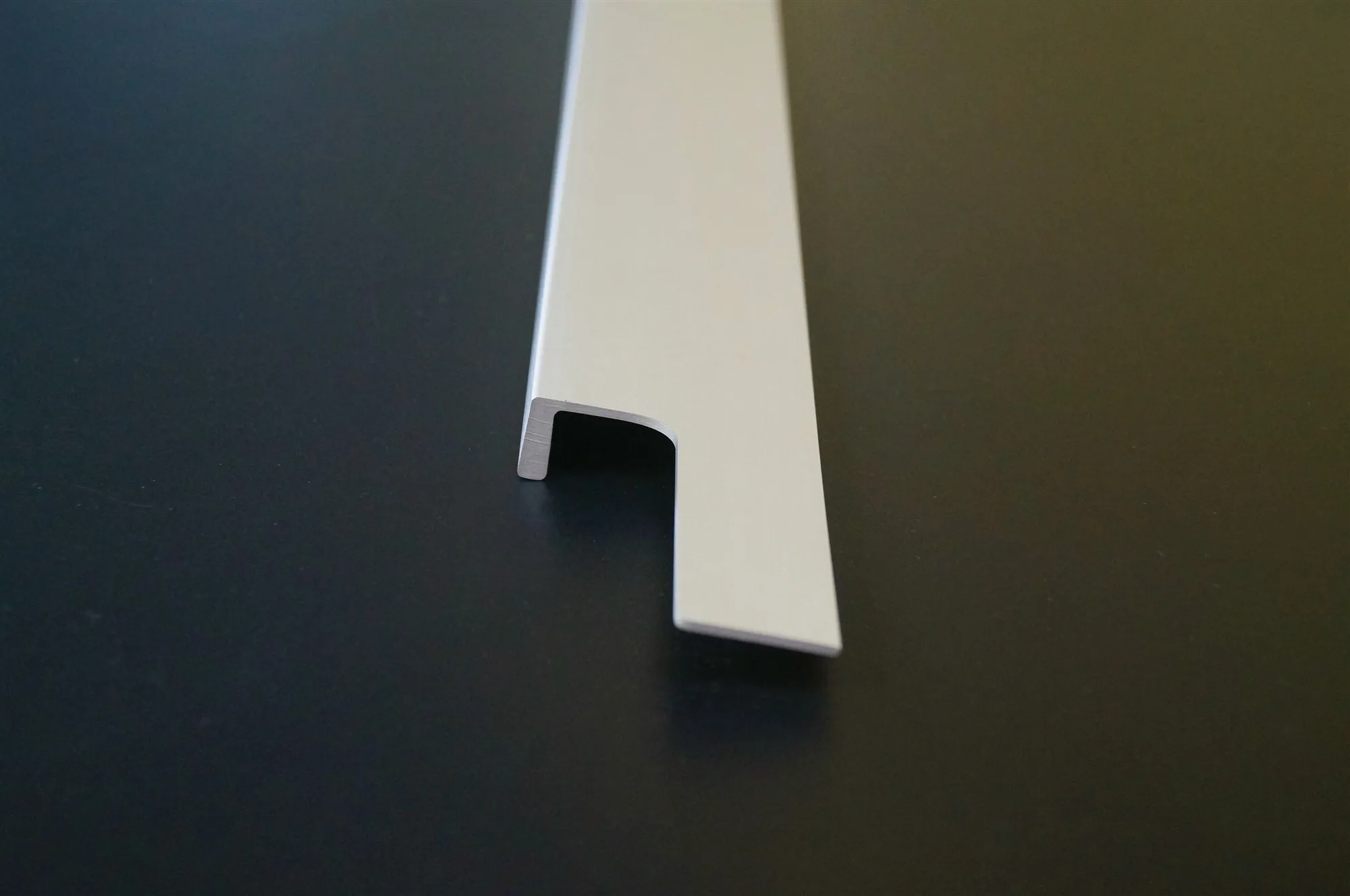 Mobili da cucina moderni Manopole per mobili con profilo in alluminio Maniglie con bordo nascosto per guardaroba Maniglie per cassettiere per camera da letto Hotel