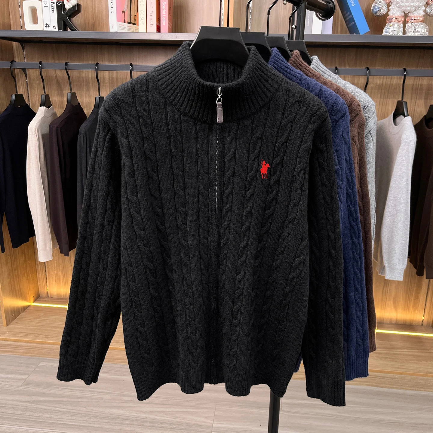 High-End Mode Reißverschluss Kragen Pullover Männer Winter verdickt warme neue Jacke Luxusmarke schöne Pony Stickerei Casual Komfort Stricken Sweater – Detail 8