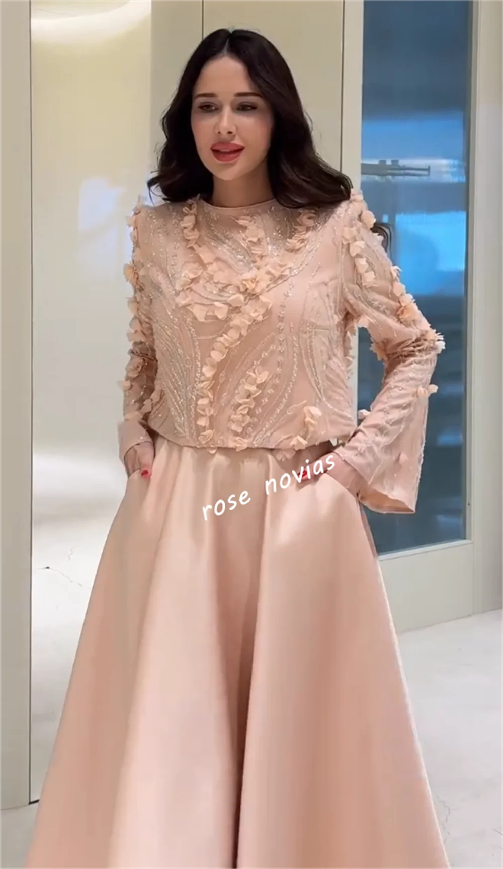 تخصيص Charmeuse زين مطرزة س الرقبة ألف خط فساتين متوسطة الطول مناسبة مخصصة المرأة مساء أنيق حفل زفاف بريق
