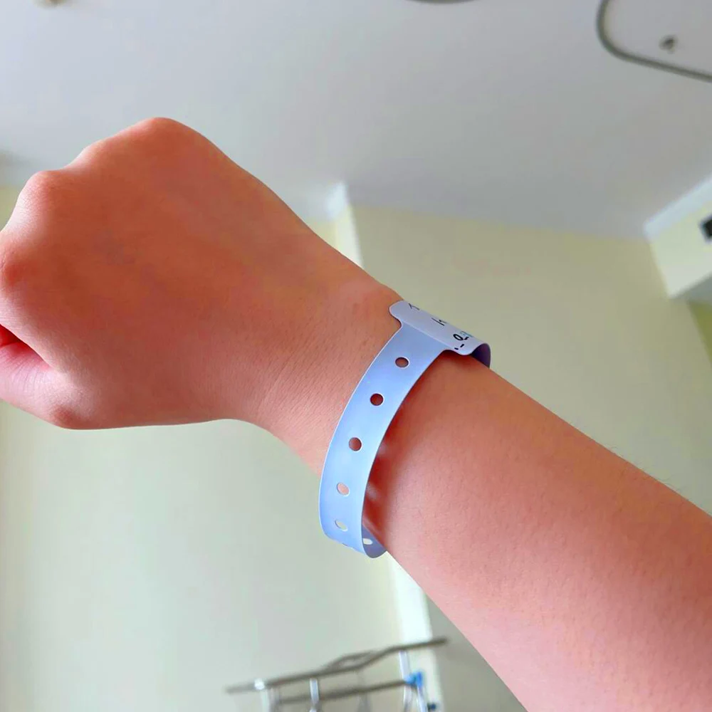 

100pcs Count Waterproof Soft Plastic PVC Identification Medical Wristbands,Writable Patient Bracelets, Vinyl Wrist Band