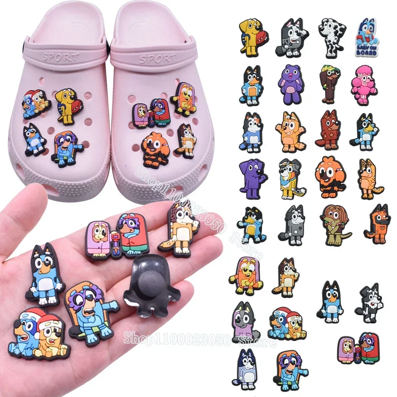 Breloques de chaussures Bluey Bingo pour enfants, sabots de construction, décoration de jardin, sandales, pantoufles de dessin animé Anime, accessoires pour enfants, cadeau de Noël