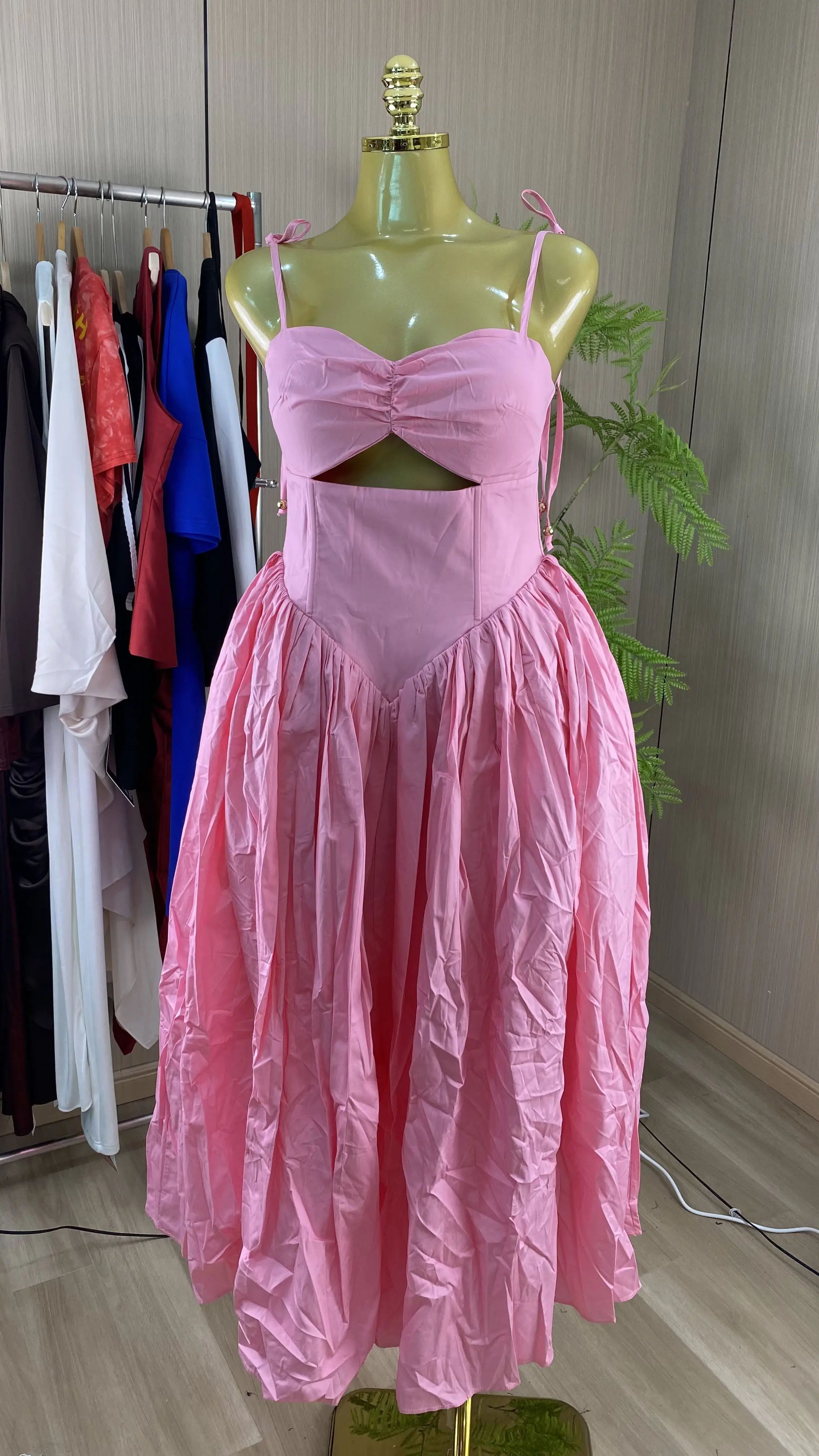 Elegant, slim-fit, pleated, cut-out dress; a sexy women's mini dress featuring a square neck and camisole-style straps.-GZXX1005
