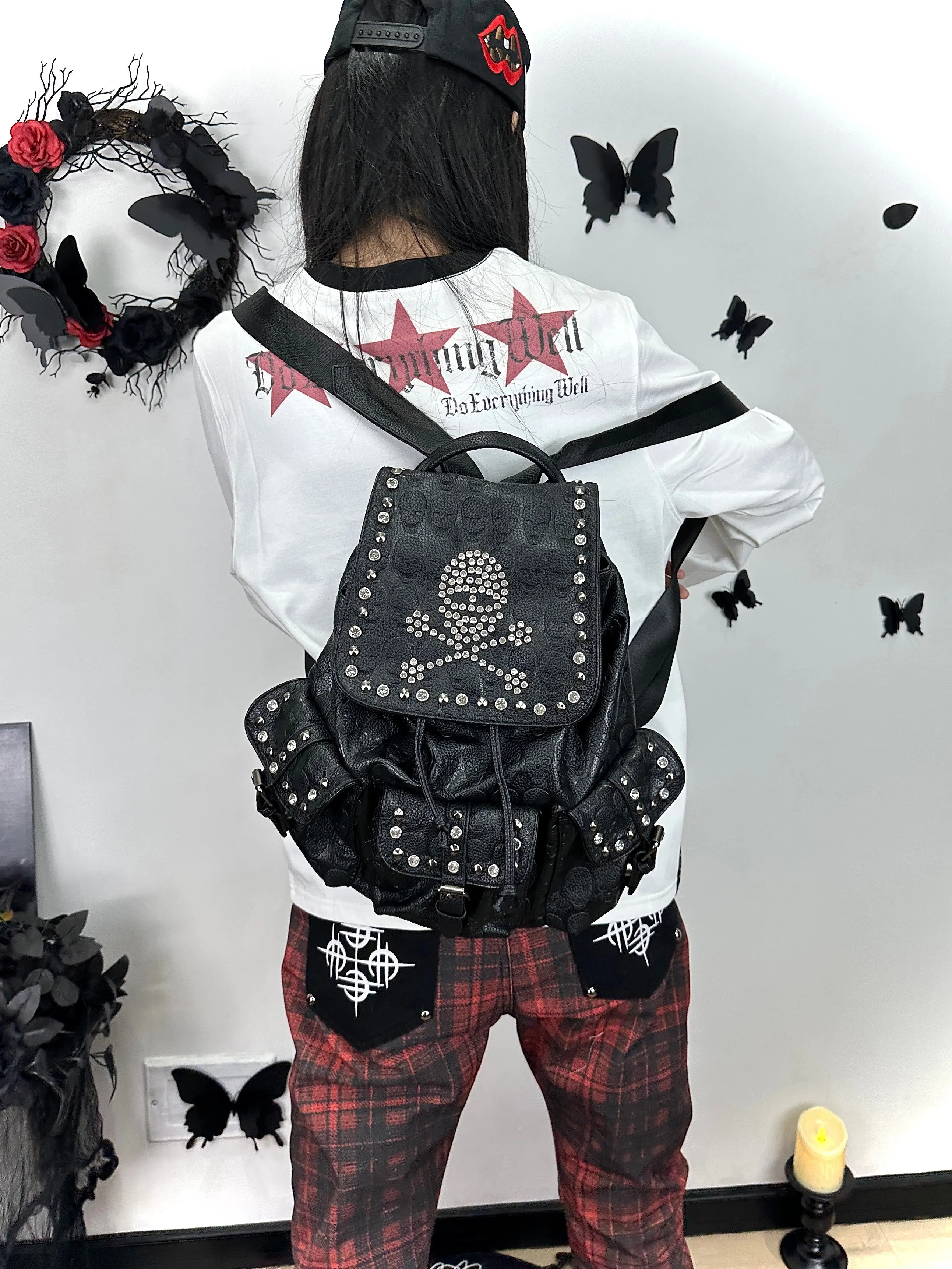 

2026 Micro Punk Retro Rivet Large Capacity Spicy Girl Backpack with Multiple Pockets Black Skull Leather Niche Street Backpack