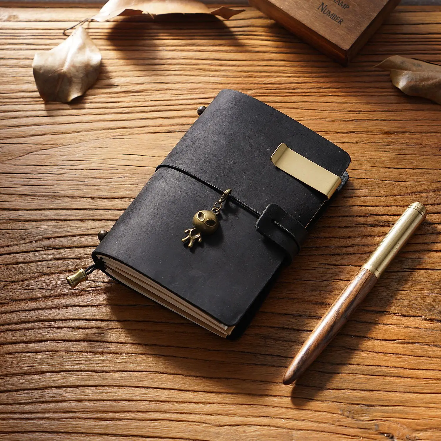 TN Crazy Horse Leather Traveler's Notebook Passport Size 135x105mm Refillable Journal, 3 Inserts Blank Lined Grid Elastic Band