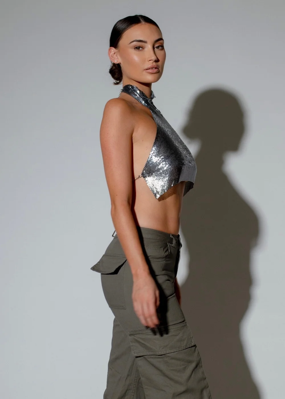 FestivalQueen Sexy High Neck Crop Sequin Top Metal Sparkly Crop Top Open Back Top With Rxposed Belly Button T-shirt Party Bar Ve — zdjęcie 4
