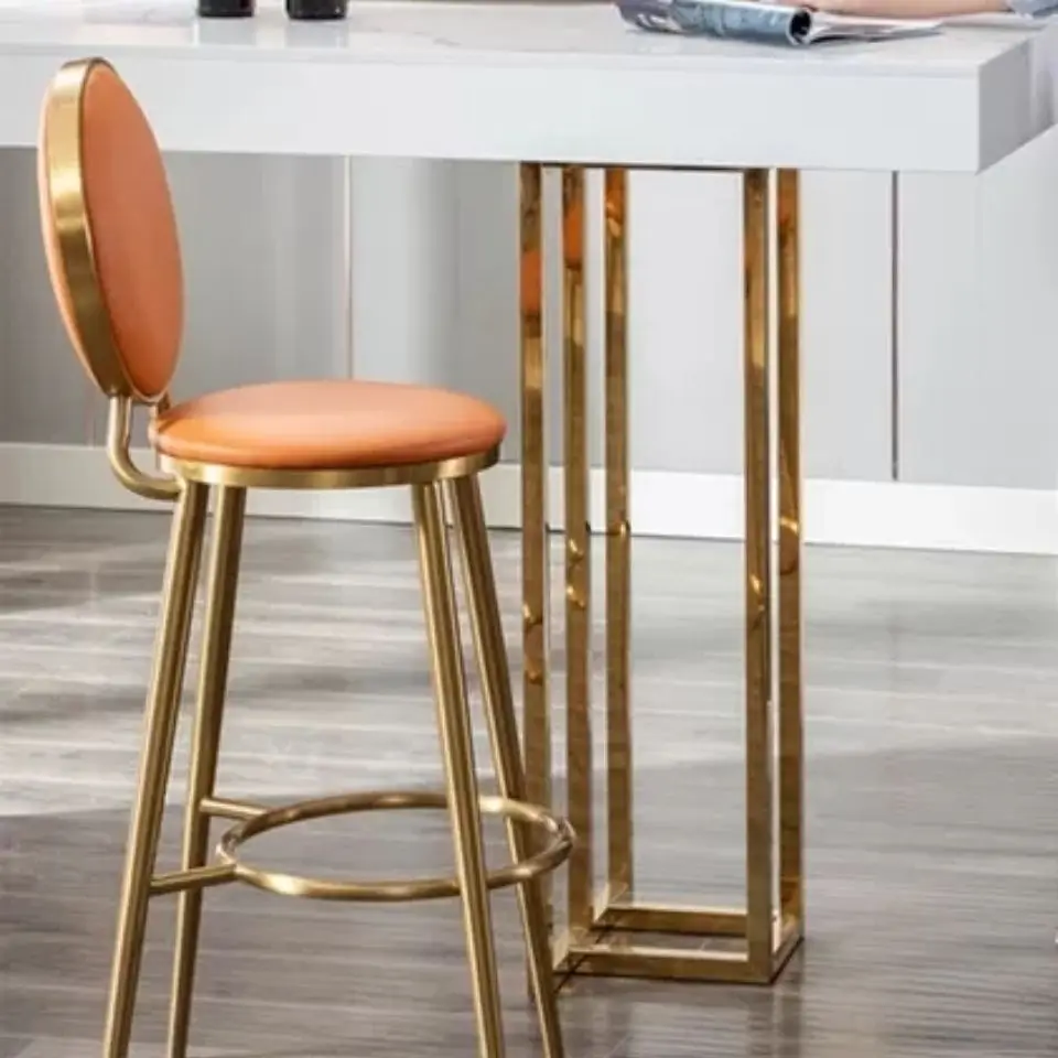 Рисунок 2 - Современные минималистичные барные стулья