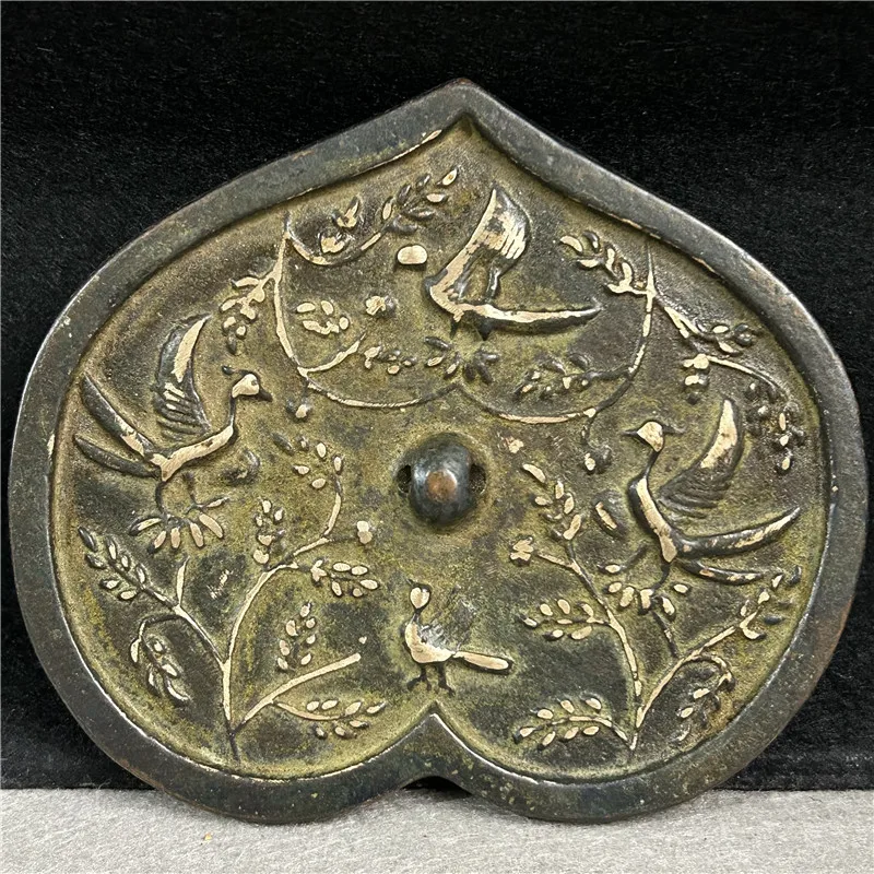 Bronze handicrafts in the Han Dynasty are exquisite, green rust gilt bronze mirrors, peach hearts, auspicious birds, mellow