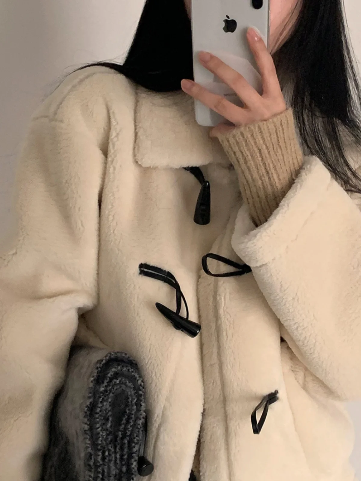 푹신한 짧은 양털 벨벳 재킷 여성용 겨울 게으른 따뜻한 털 통합 루즈 코튼 의류 버튼 디자인 캐주얼 스타일