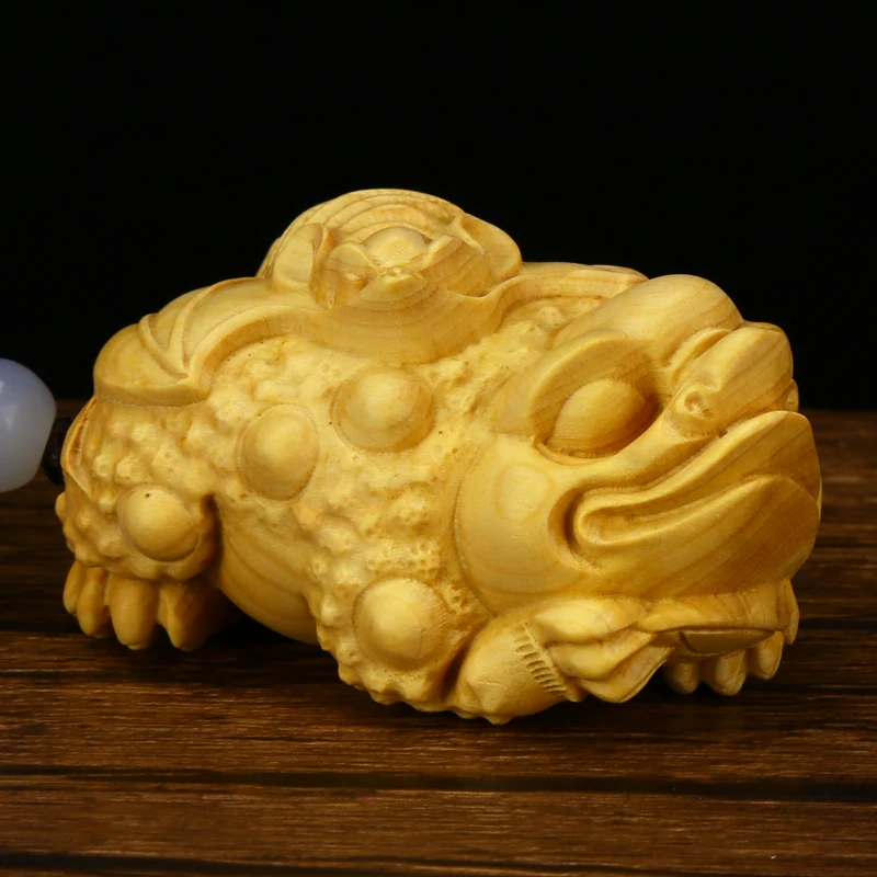 6.5*4*3.7cm Boxwood Exquisite Carving Golden Toad Handmade Pieces Handle Pocket Mascot Playing Ball Ornaments