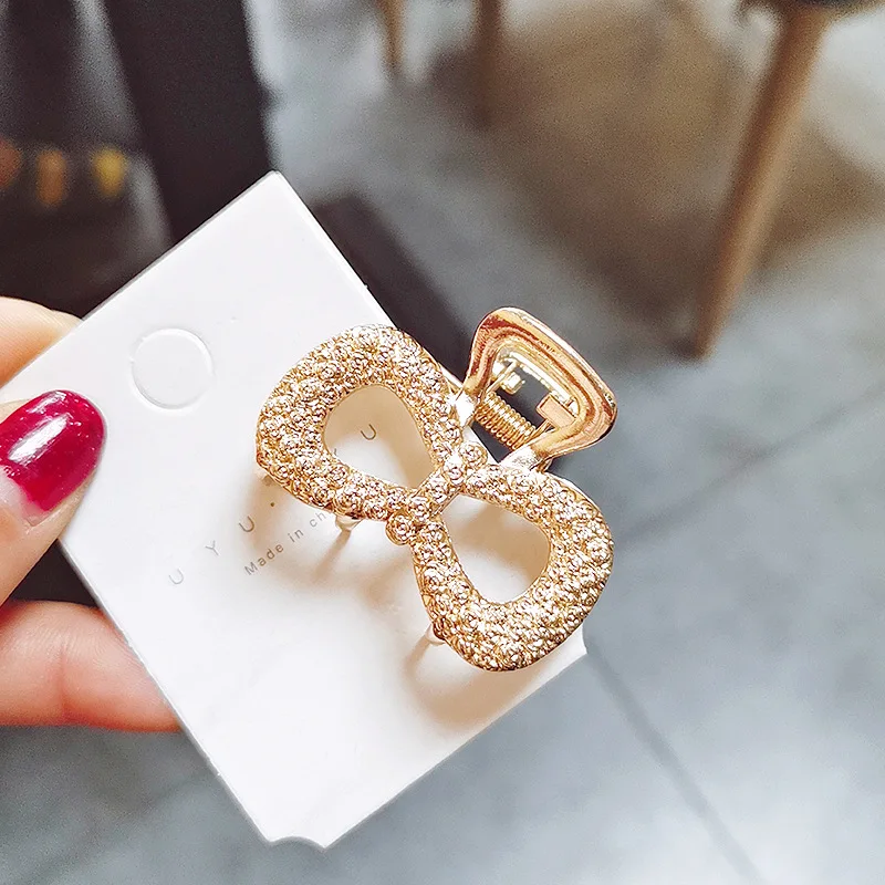Goldene modische Haarklammern, hohle geometrische Herz- und Schleifen-Designs, elegante, rutschfeste Haarkrallen für Damen, Haaraccessoires. – Detail 10