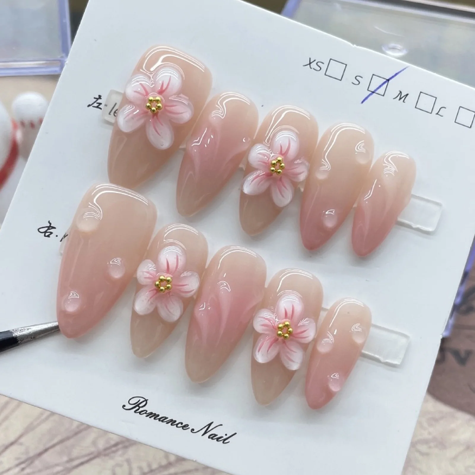 

10pcs Handmade Pink Press On Nails Pink 3D Carved Flower Design Sweet Fake Nails Almond Glossy Golden Beads Fake Nails Gift