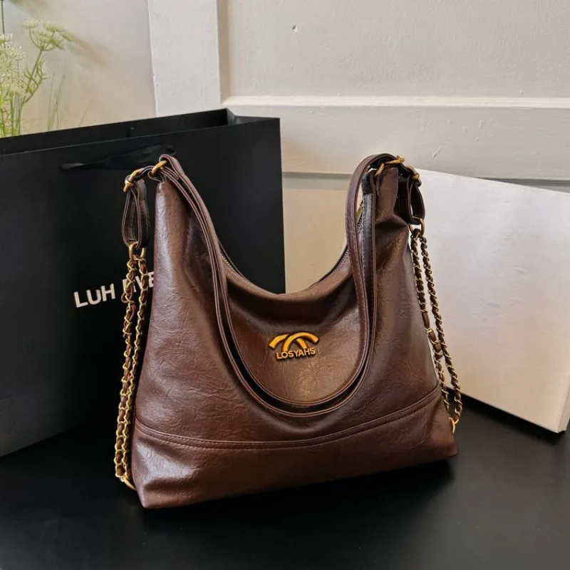 

Luxurious Sleek Shoulder Bag Underarm Crossbody Office Commuting 2025 New Model Exquisite Glamorous Chic Practical