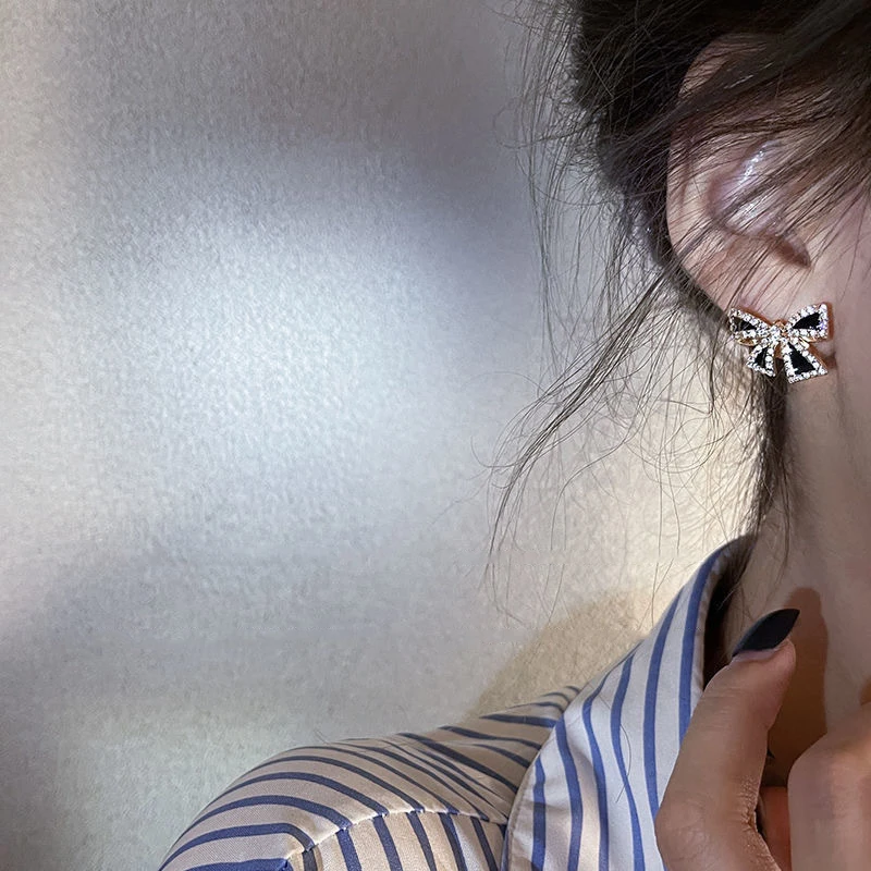 New Trendy Inlaid Rhinestone Bowknot Stud Earrings For Women Personality Unique Design Earrings Wedding Jewelry Birthday Gift