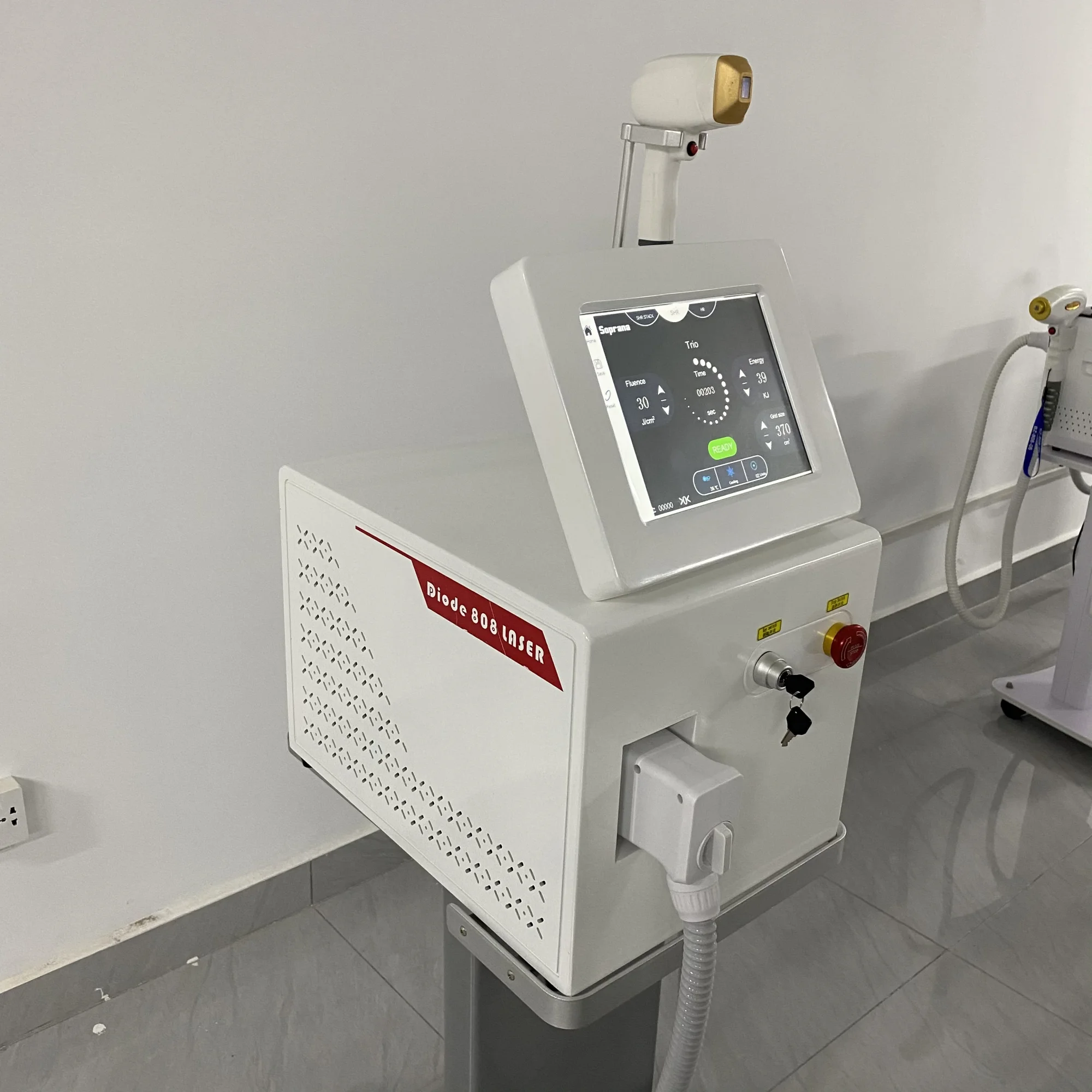 إزالة الشعر الدائم الآمن وغير المؤلم 808NM 755NM 1064NM ثلاثة أطوال موجية تكنولوجيا الجليد العناية البدنية تكنولوجيا الجليد البلاتين