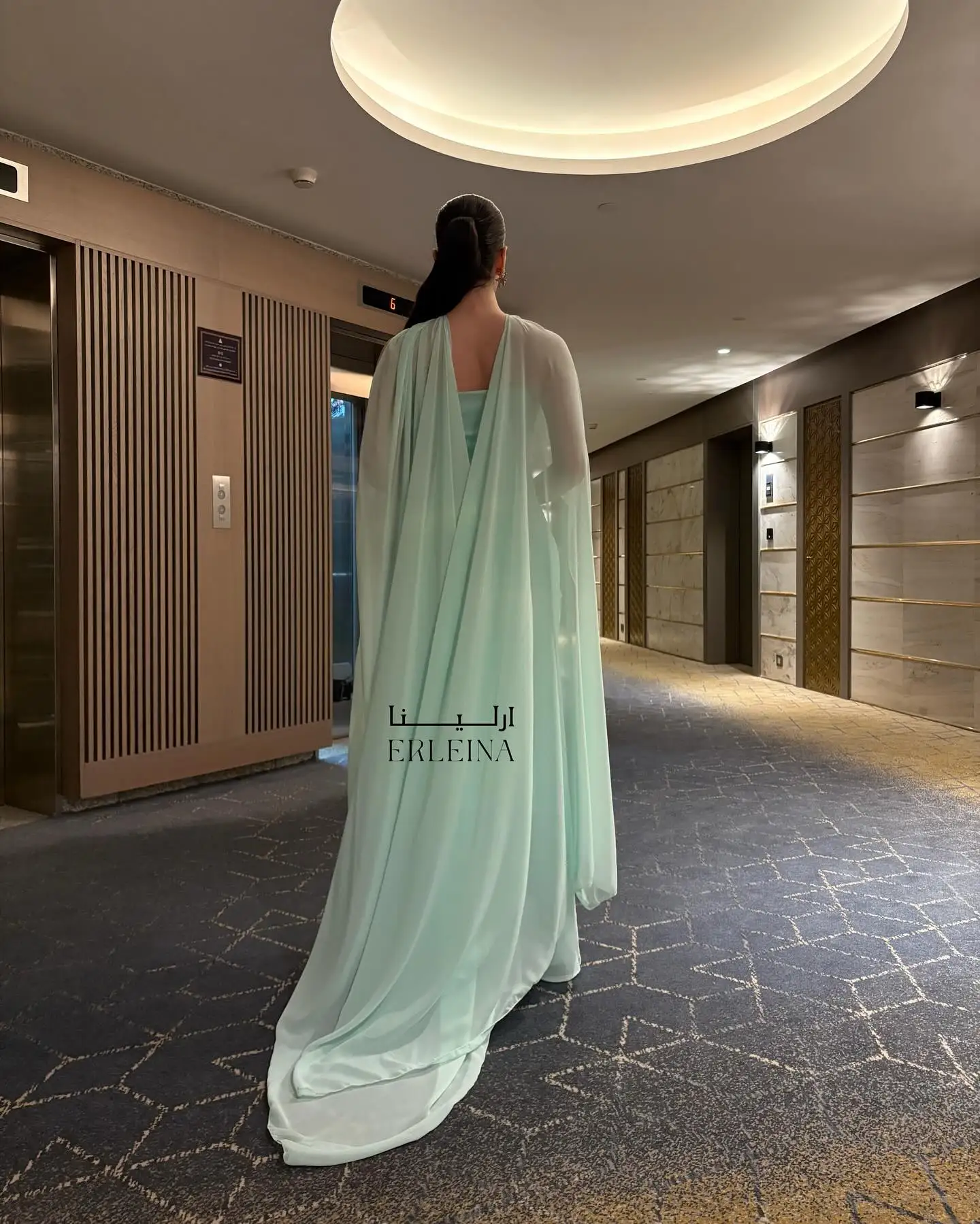 밀라 민트 그린 스트랩리스 프롬 드레스 루치드 슬림핏 롱 시어 케이프 맞춤형 정장 이브닝 가운 우아한 갈라 드레스