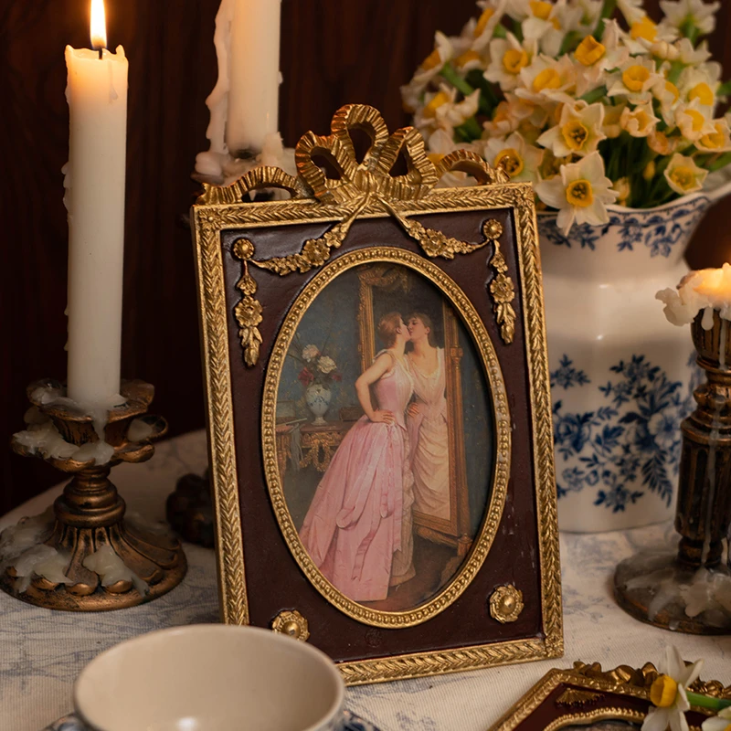 Retro Photo Frame European Golden Embossed Resin Red Photo Frame Home Homestay Wall Decor Painting Artistic Light Luxury Easel