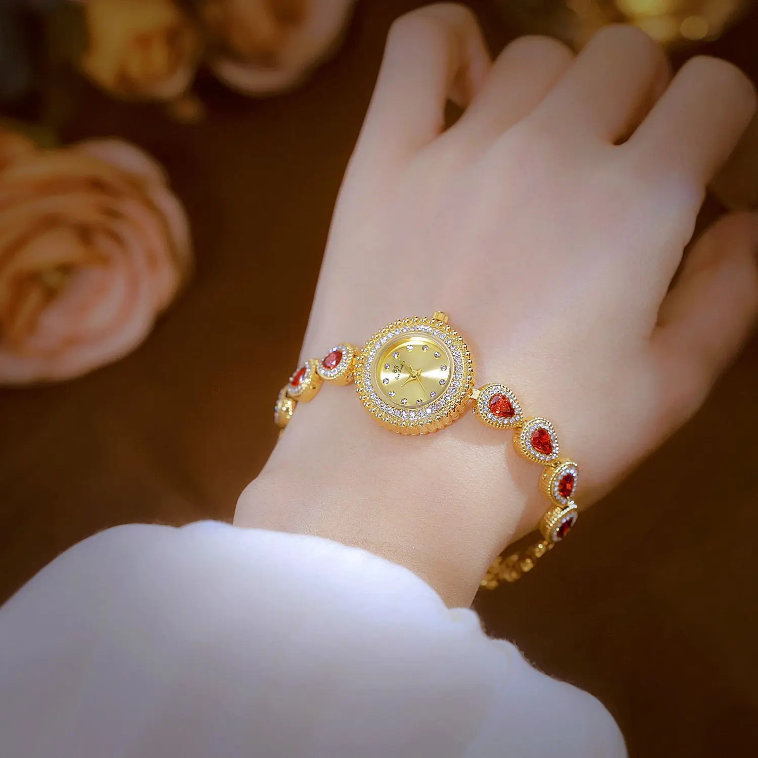 Luxury Diamond Women's Watch Retro Elegance High Quality Quartz Waterproof Hand Clock 2025 New Style Gold Bracelet Watches