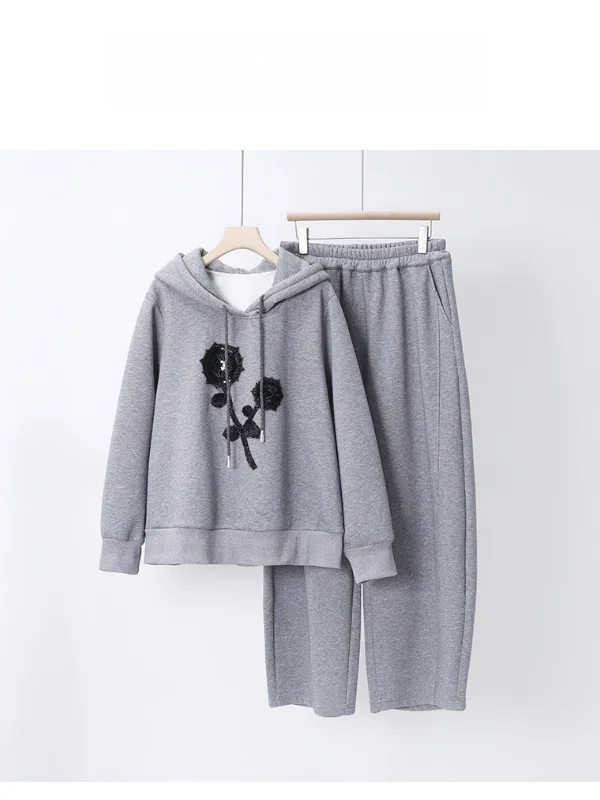 

plus Size Women's Casual Outfit with Hooded Sweatirt And Thiened Bla Rose Embellied Hoodie along with Comfortable Pants
