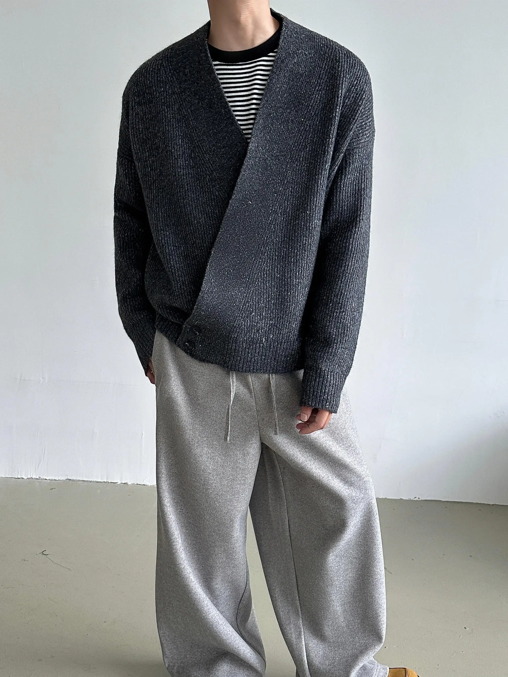 

Свободный вязаный кардиган с V-образным вырезом и длинными рукавами на пуговицах, в стиле оверсайз, для мужчин и женщин, осенне-зимняя новинка