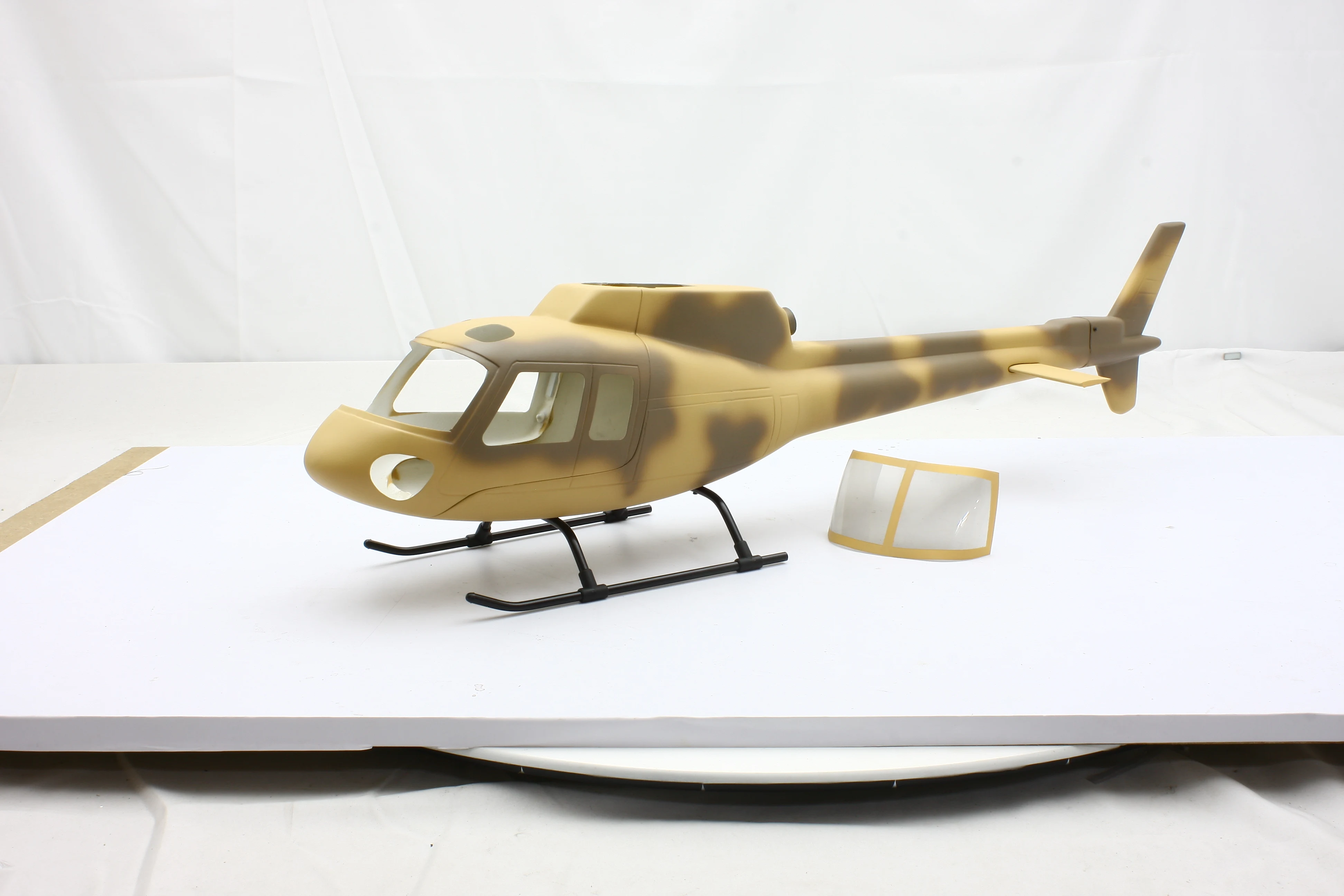 جسم جسم الطائرة المصنوع من الألياف الزجاجية بمقياس 600 لطائرة هليكوبتر يوروكوبتر AS350 بدون قمرة القيادة