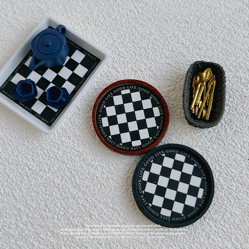 Dollhouse Miniature Itens Checkerboard Tray Simulation, Mini Kitchen Roundel, Prato de sobremesa, Doll House Acessórios, BJD Brinquedos