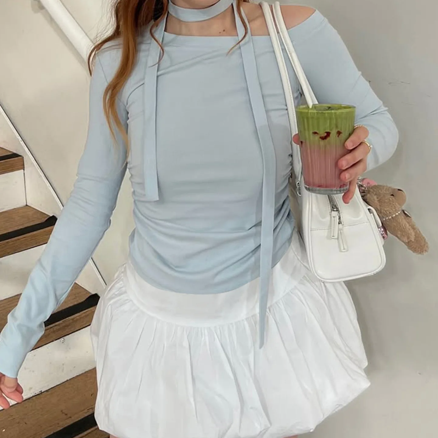 

Дофамин синий косой воротник с открытыми плечами, шарф, топ Spice Girl, новый плиссированный тонкий свитер, футболка с длинными рукавами