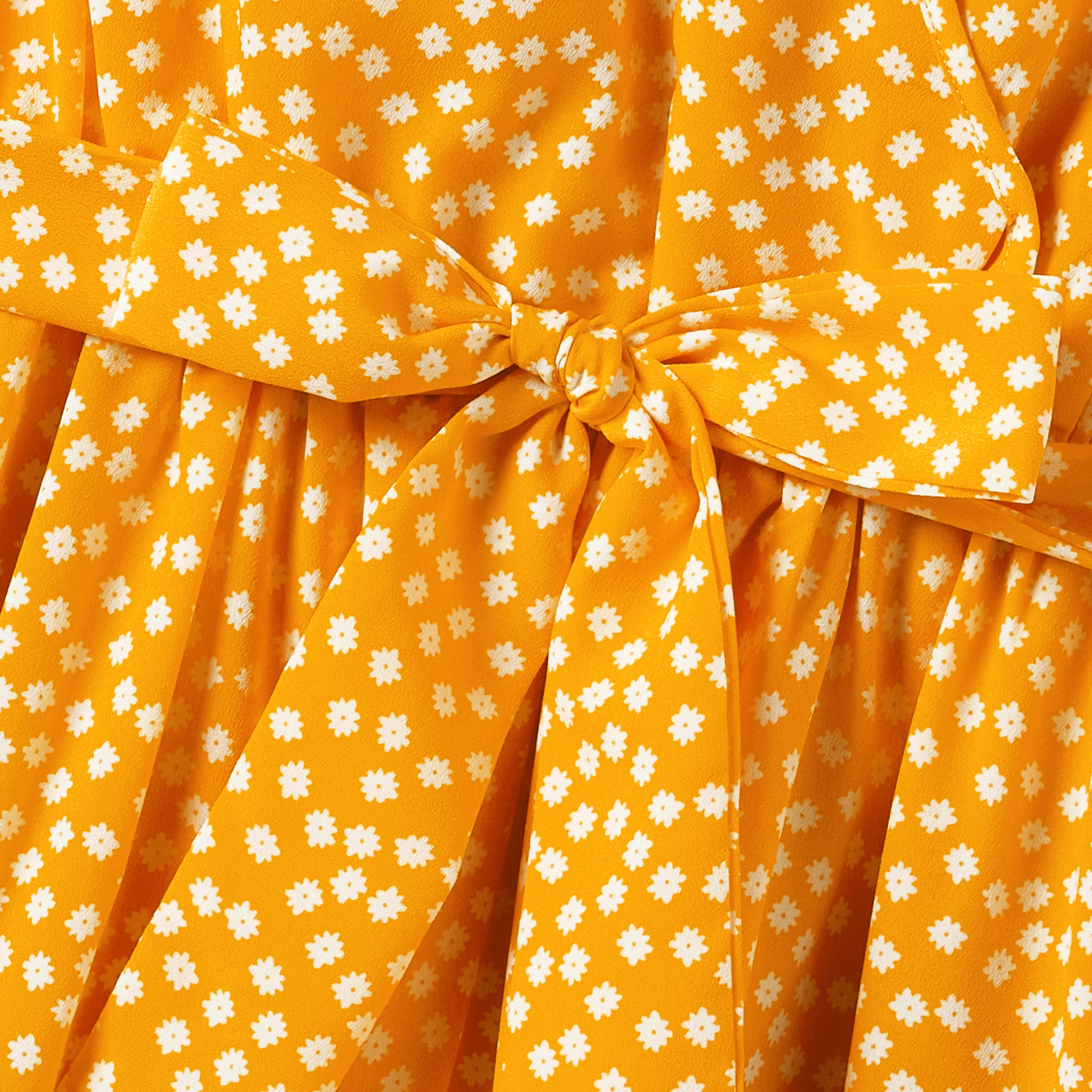 PatPat Gelbes Damenkleid mit Blumenmuster, V-Ausschnitt, Gürtel, Rüschensaum und verstecktem Druckknopf