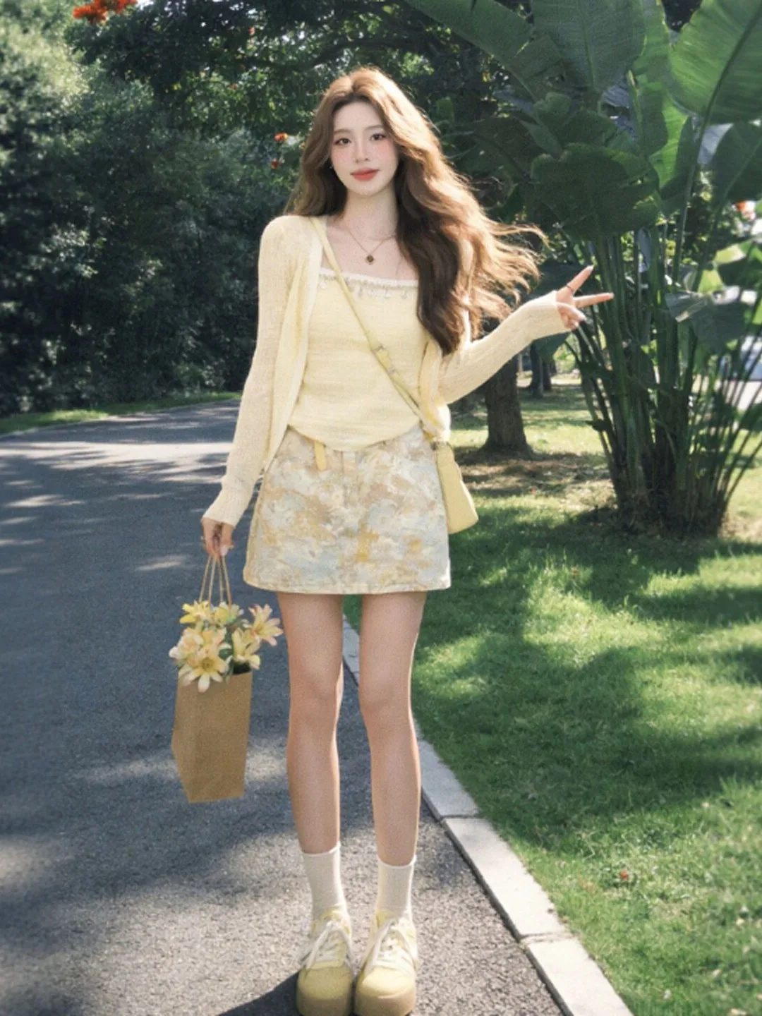 

Soft Sle Tee-Piece Set with Open Cardigan Strap And f Skirt for Small Figures Beautiful Spring Faion Women's Clothing