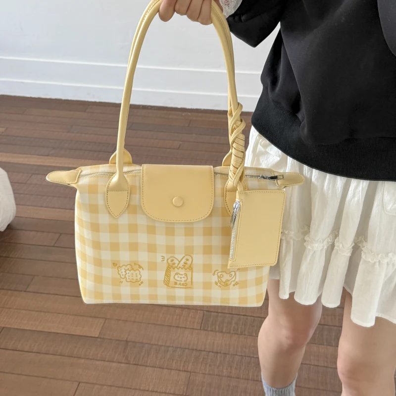 

Famous Fashion Women's Zipper Shoulder Bag With Luxury Chain Strap For Commuter Use And High-Capacity Trendy Design