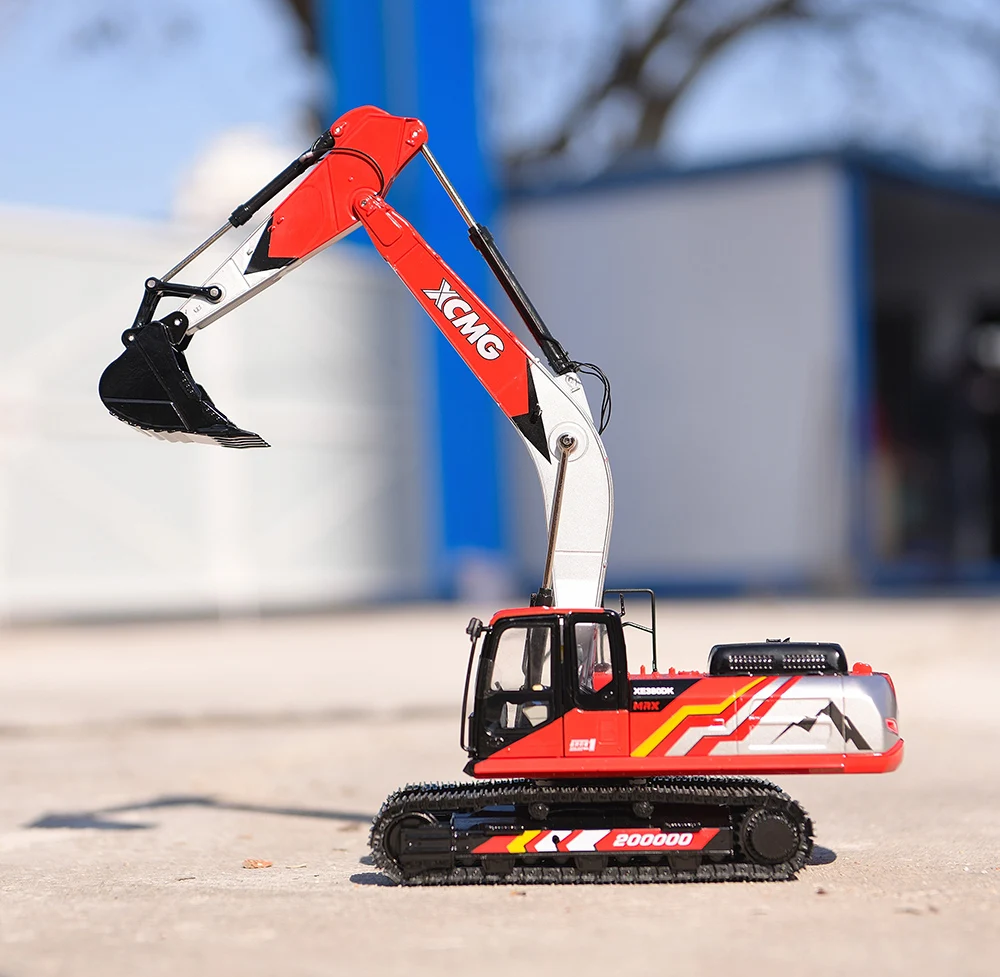 2023 New Launch 1:30 Diecast Construction Models XCMG 380 Excavator Model Driver doll in cab Collection Gift Digger Replica Red