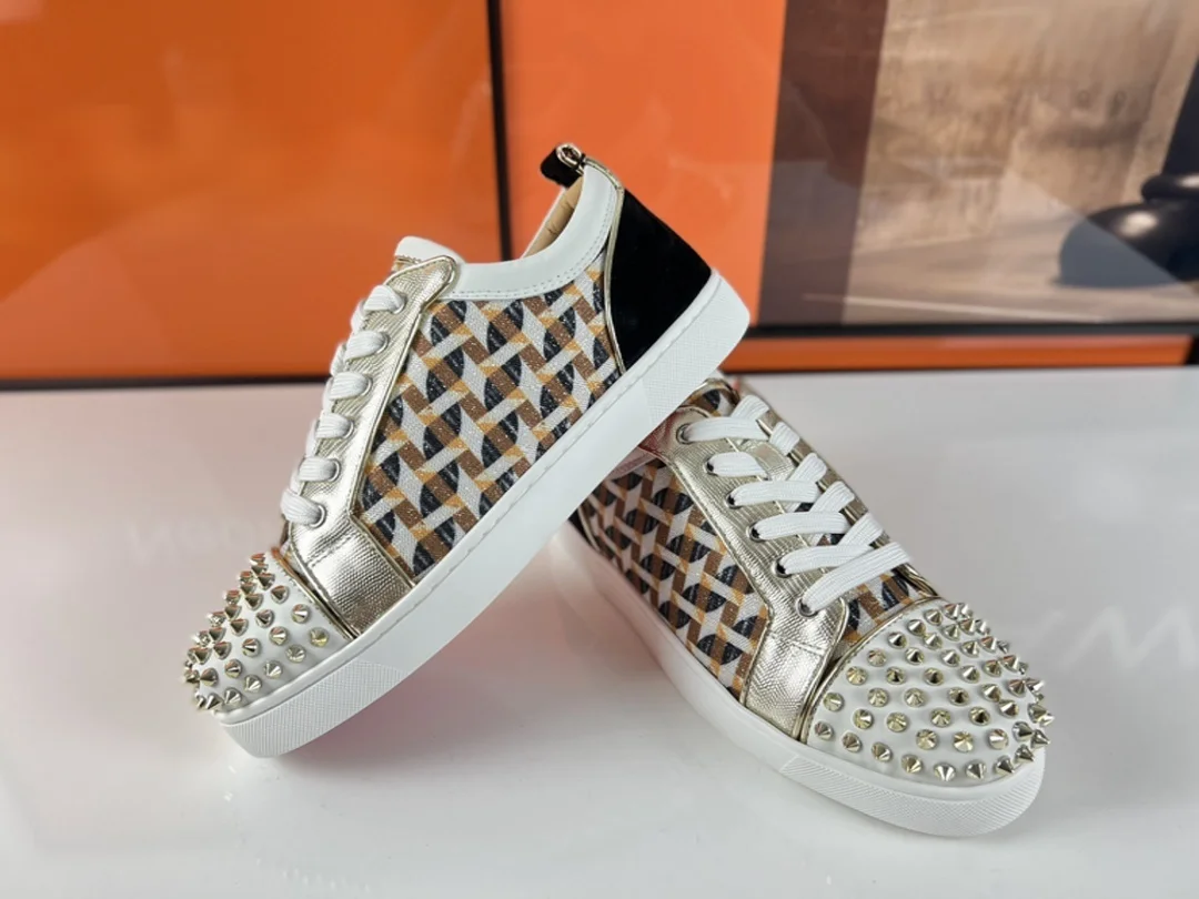 Luxury Low Top Gold Geometric Pattern Sneakers Casual Leather Shoes Silver Spikes Toe Lace Up Red Bottom Shoes For Men Fashion