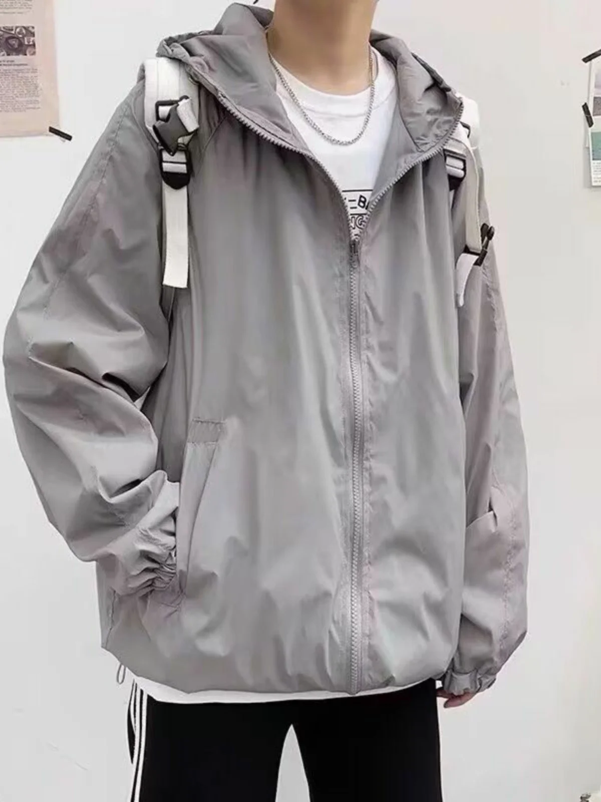 

Новинка 2024 года, мужская летняя спортивная куртка свободного кроя, легкая, дышащая, с защитой от солнца, модное повседневное пальто в стиле Гонконг.