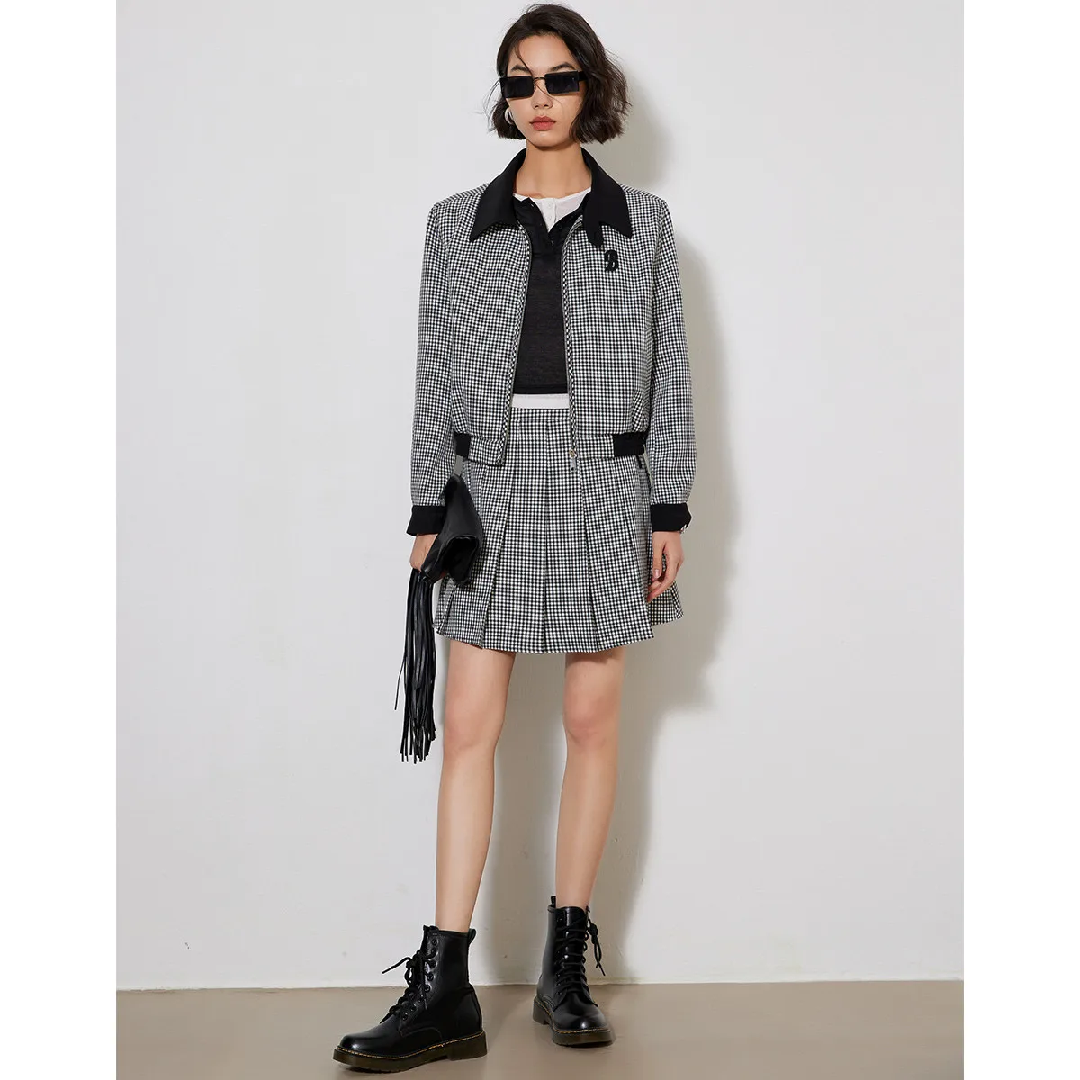 LOUIS YAO nouvelle Mini jupe plissée à carreaux noir et blanc 2025 tempérament de printemps couture latérale conception de fermeture éclair jupe courte femme nouveau